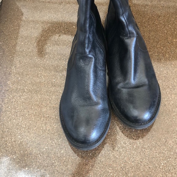 Also Shawny riding tall boots - Picture 5 of 5